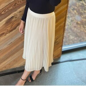 WOMENS MIDI LENGTH SKIRT IN CHAMPAGNE SIZE SMALL